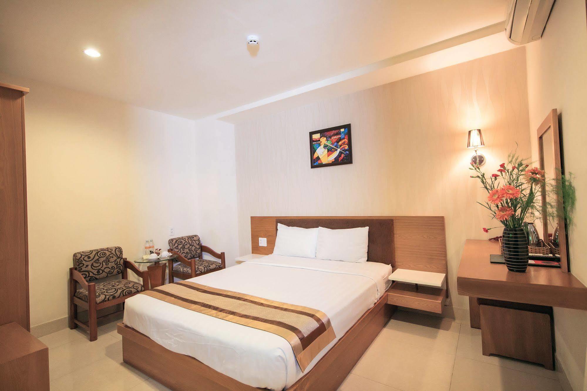 Valentine Hotel Saigon - Bui Vien Street Хошимин Екстериор снимка