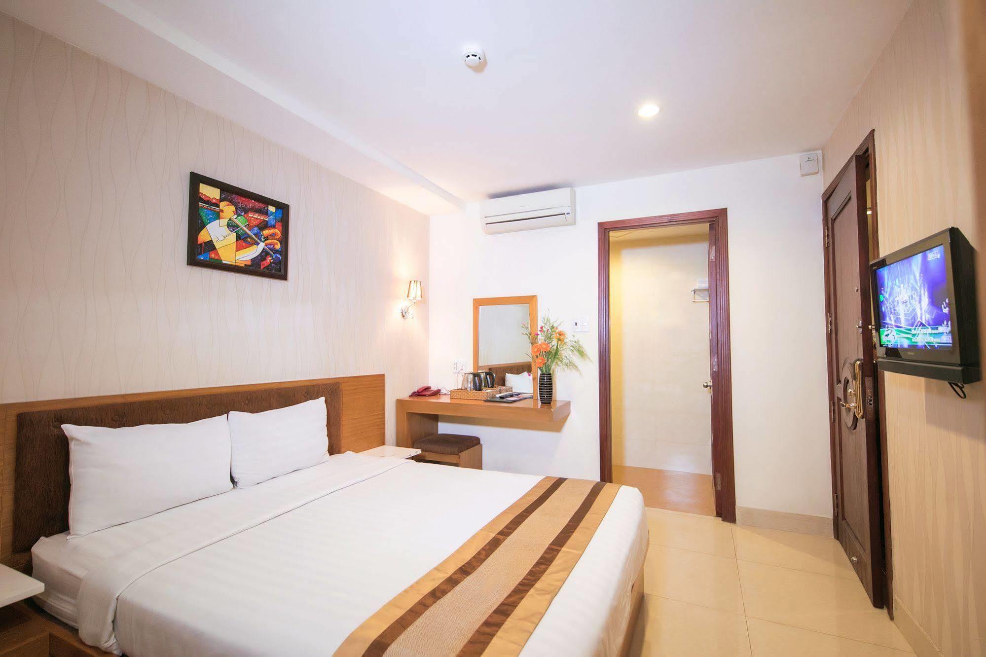 Valentine Hotel Saigon - Bui Vien Street Хошимин Екстериор снимка